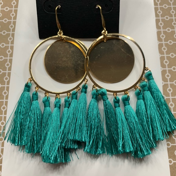 STEVE MADDEN DANGLING EARRINGS - Picture 2 of 2